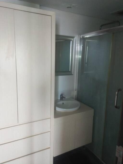 Mg Suite 1Bedroom Apartment By Just Inn Management Семаранг Екстериор снимка