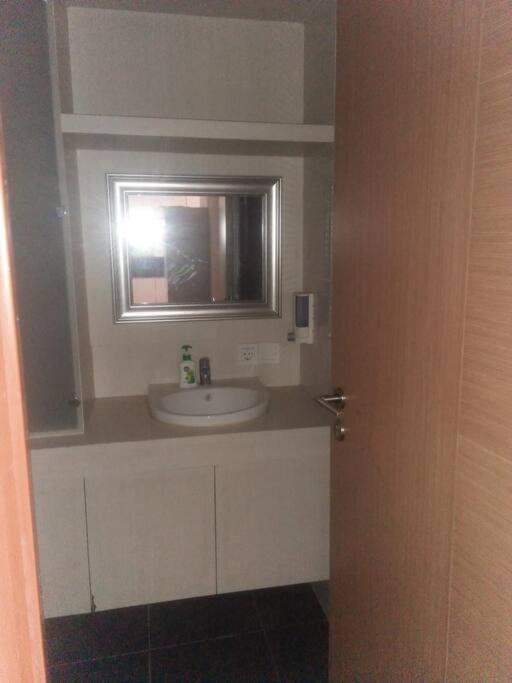 Mg Suite 1Bedroom Apartment By Just Inn Management Семаранг Екстериор снимка